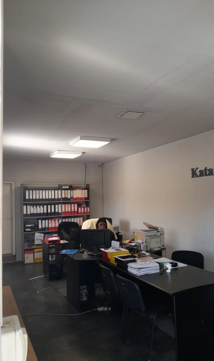 Poslovno-stambeni prostor,hala