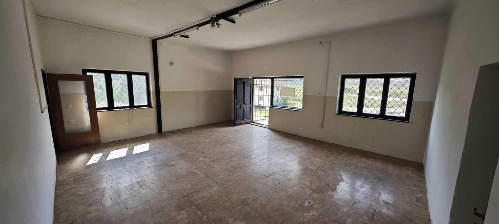 Prodajem poslovno-stambeni objekat