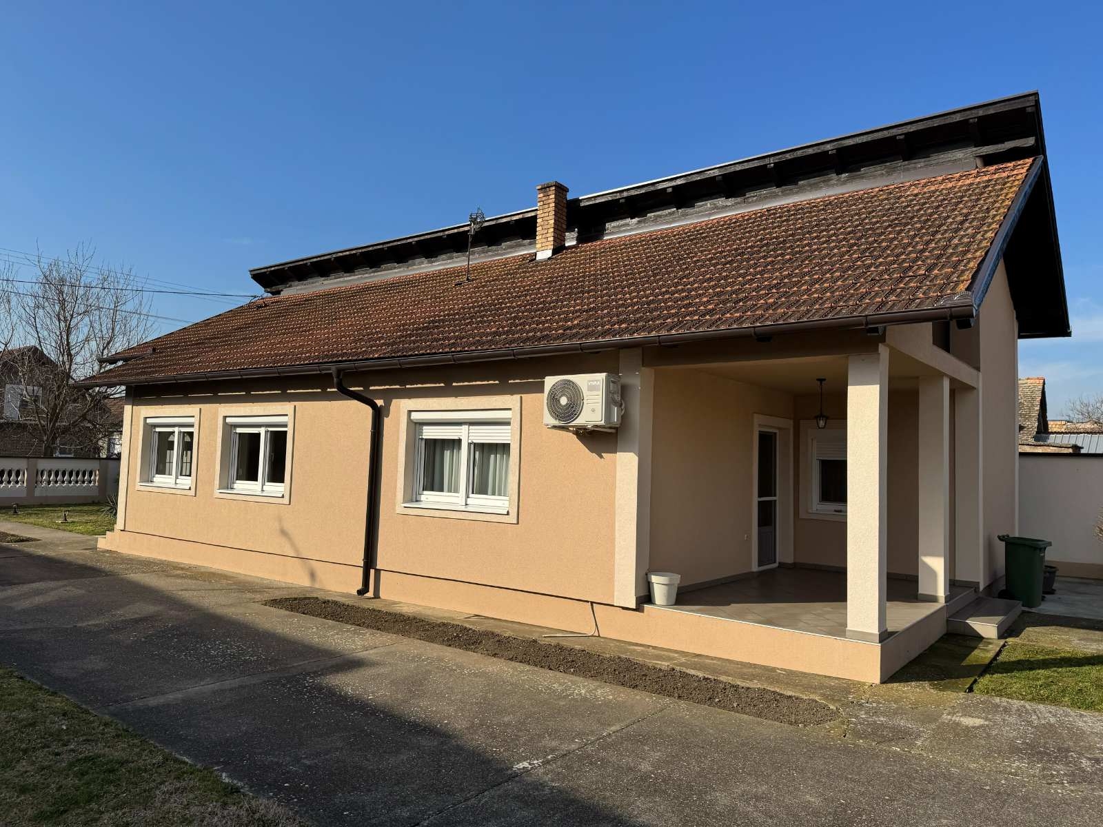 Prodajem kucu u Kukujevcima-Šid