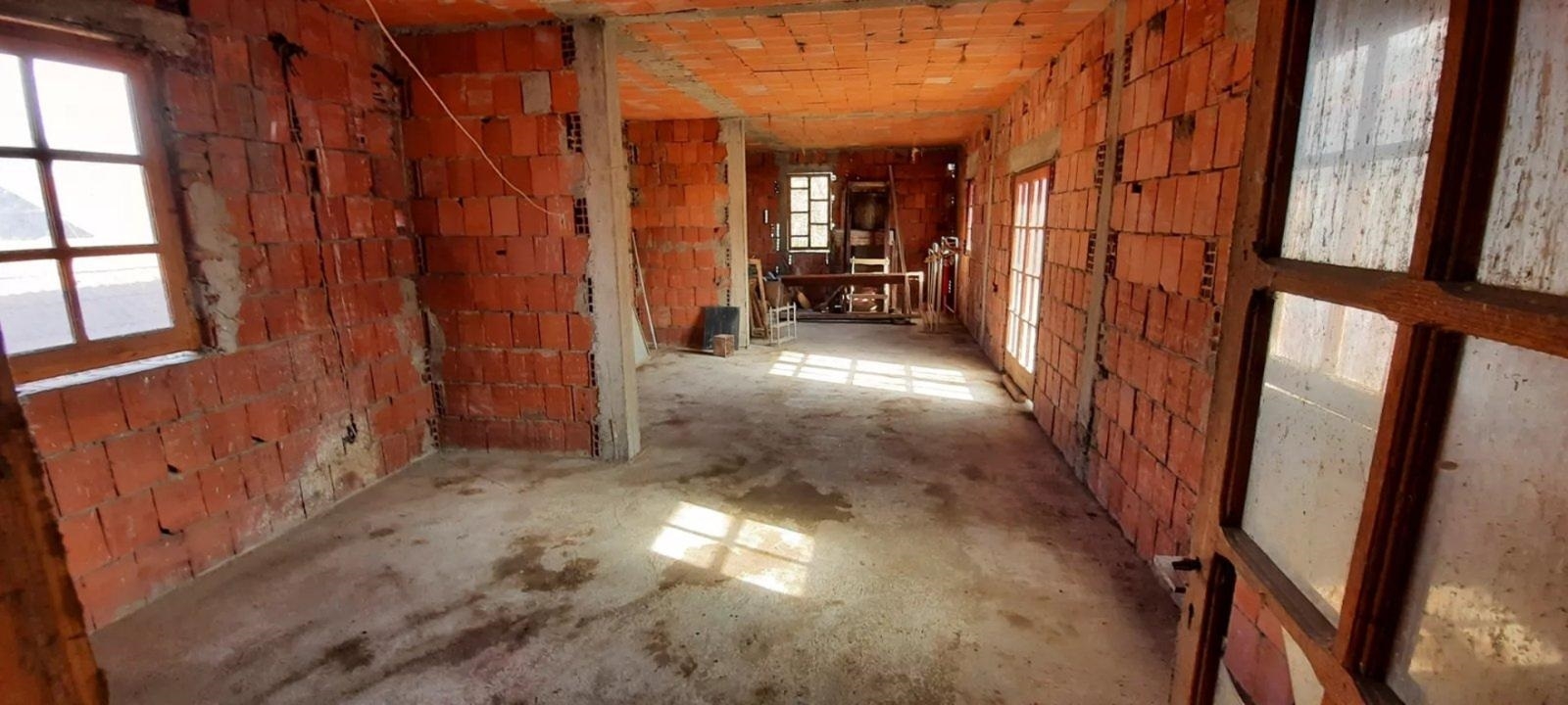 Kuca na atraktivnoj lokaciji Majur-Jagodina