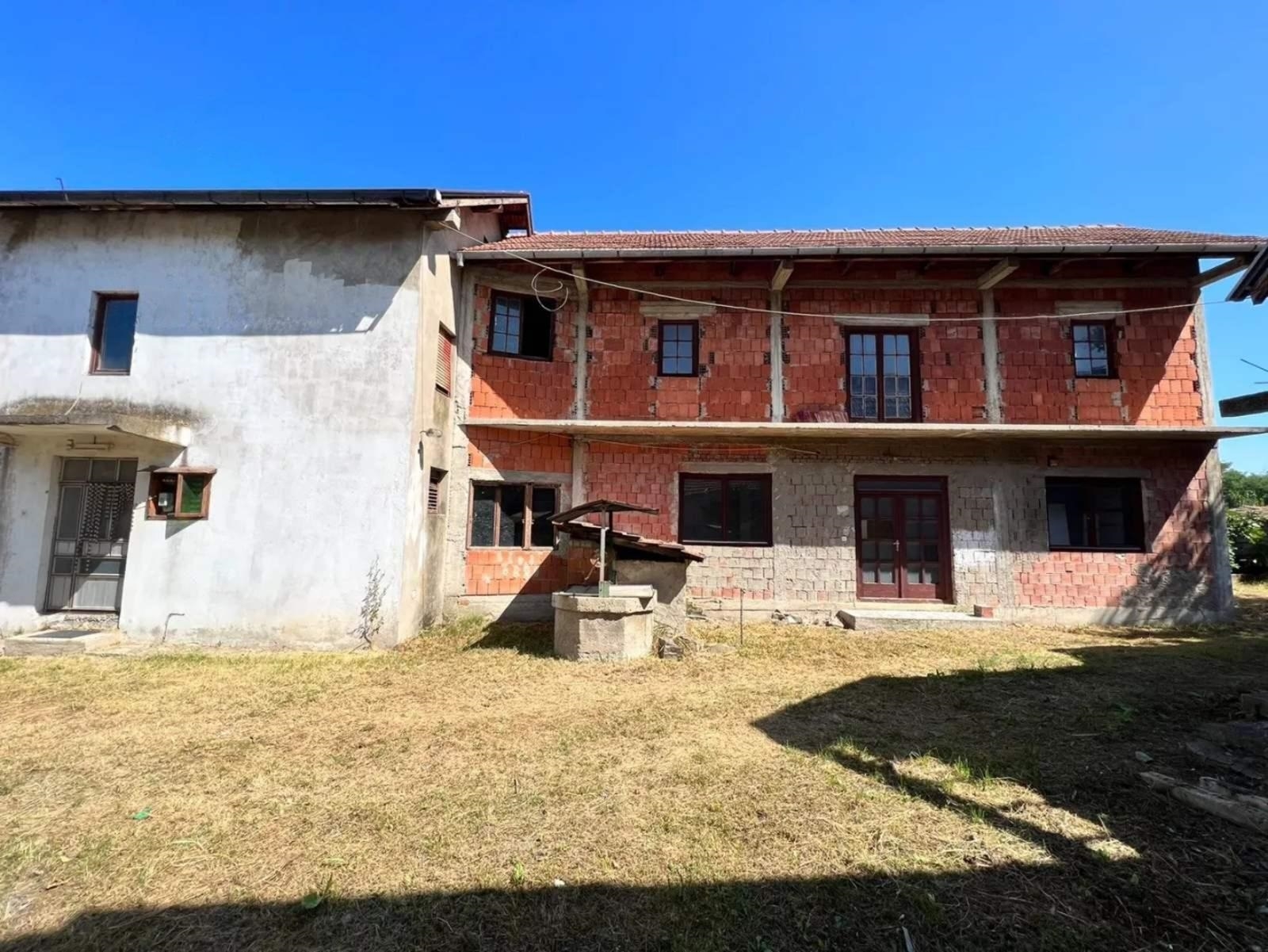 Kuca na atraktivnoj lokaciji Majur-Jagodina