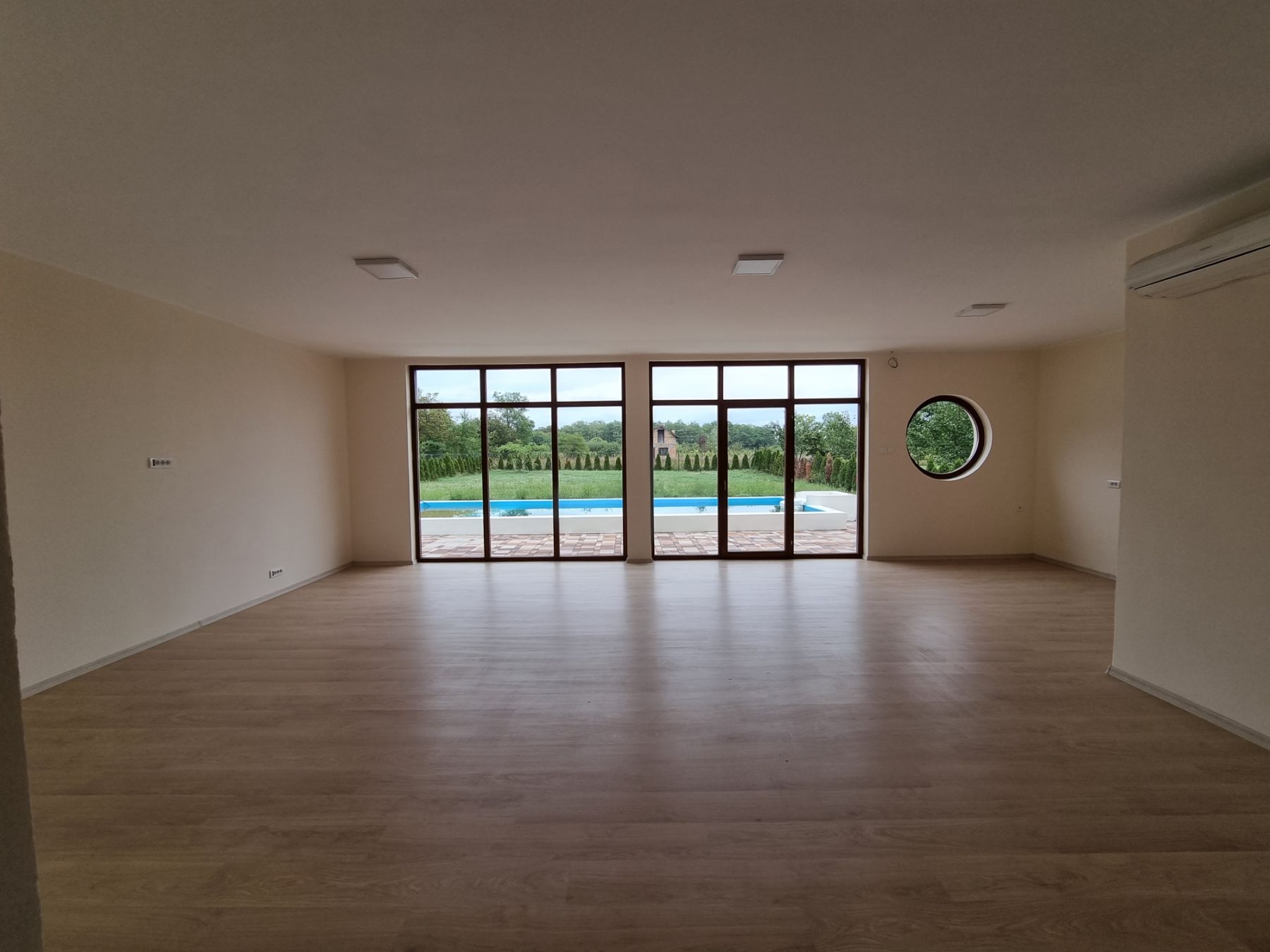 Moderna vila sa bazenom na Palicu