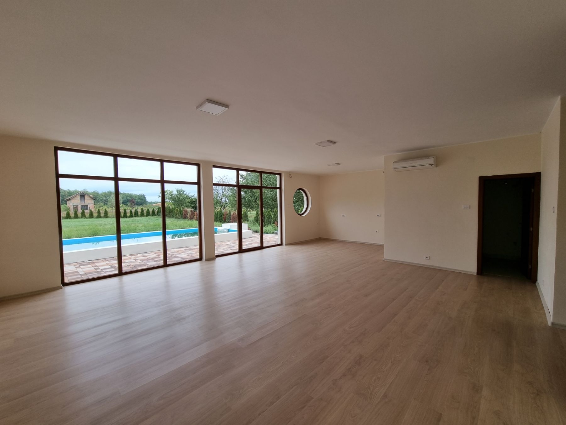 Moderna vila sa bazenom na Palicu