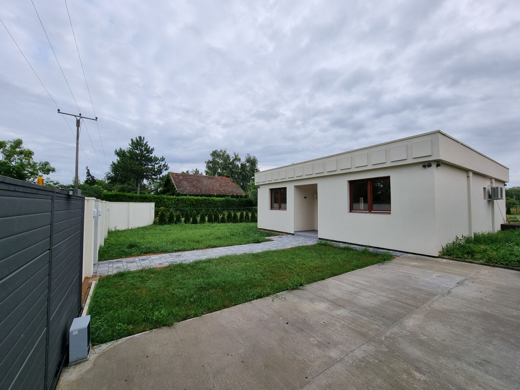 Moderna vila sa bazenom na Palicu