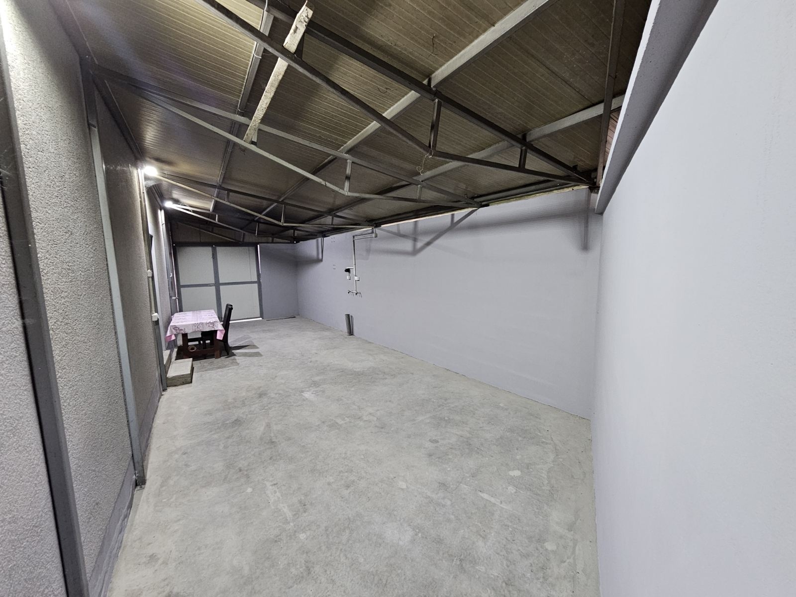 Izdajem poslovni prostor Smederevo-Vodanj