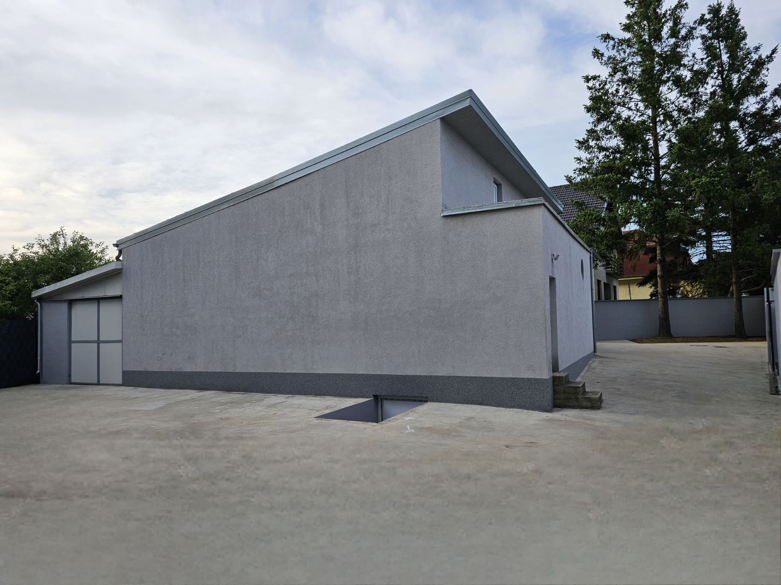 Izdajem poslovni prostor Smederevo-Vodanj