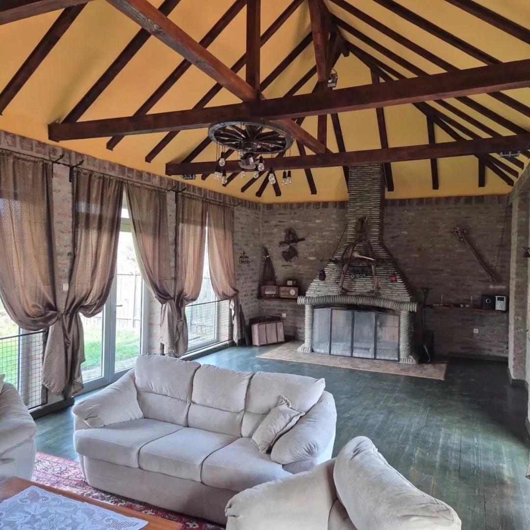 Prodajem izuzetnu kucu na selu,kompletno sredjenu