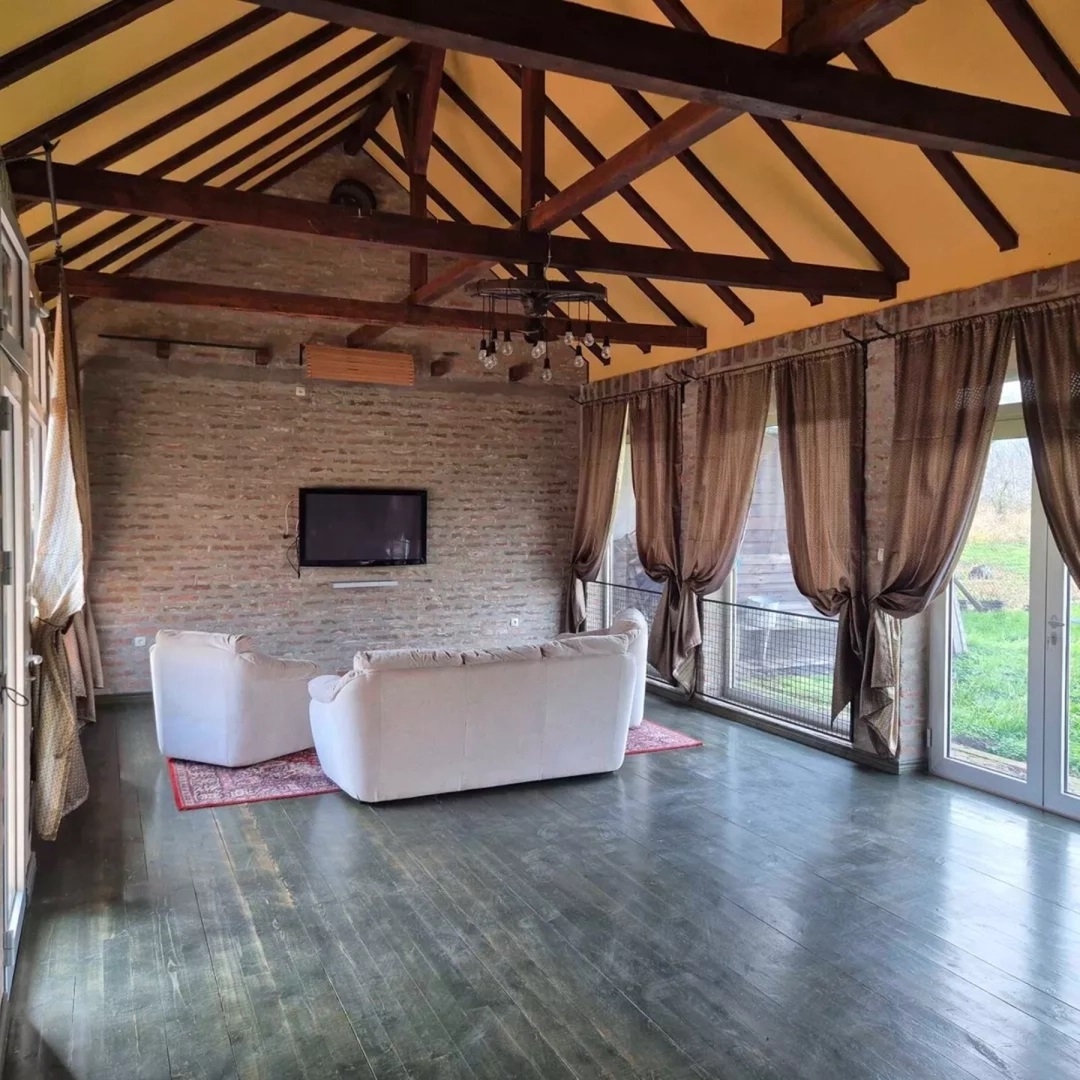 Prodajem izuzetnu kucu na selu,kompletno sredjenu