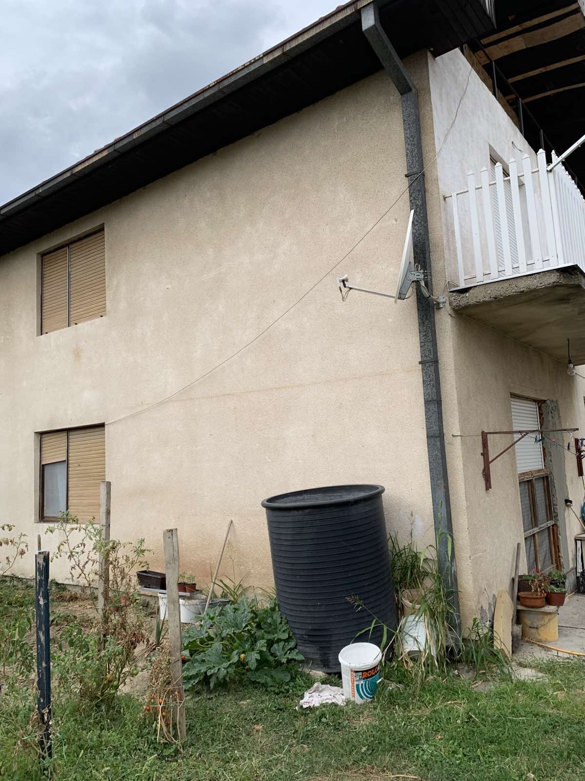 Prodajem polovinu kuce u Lazarevcu