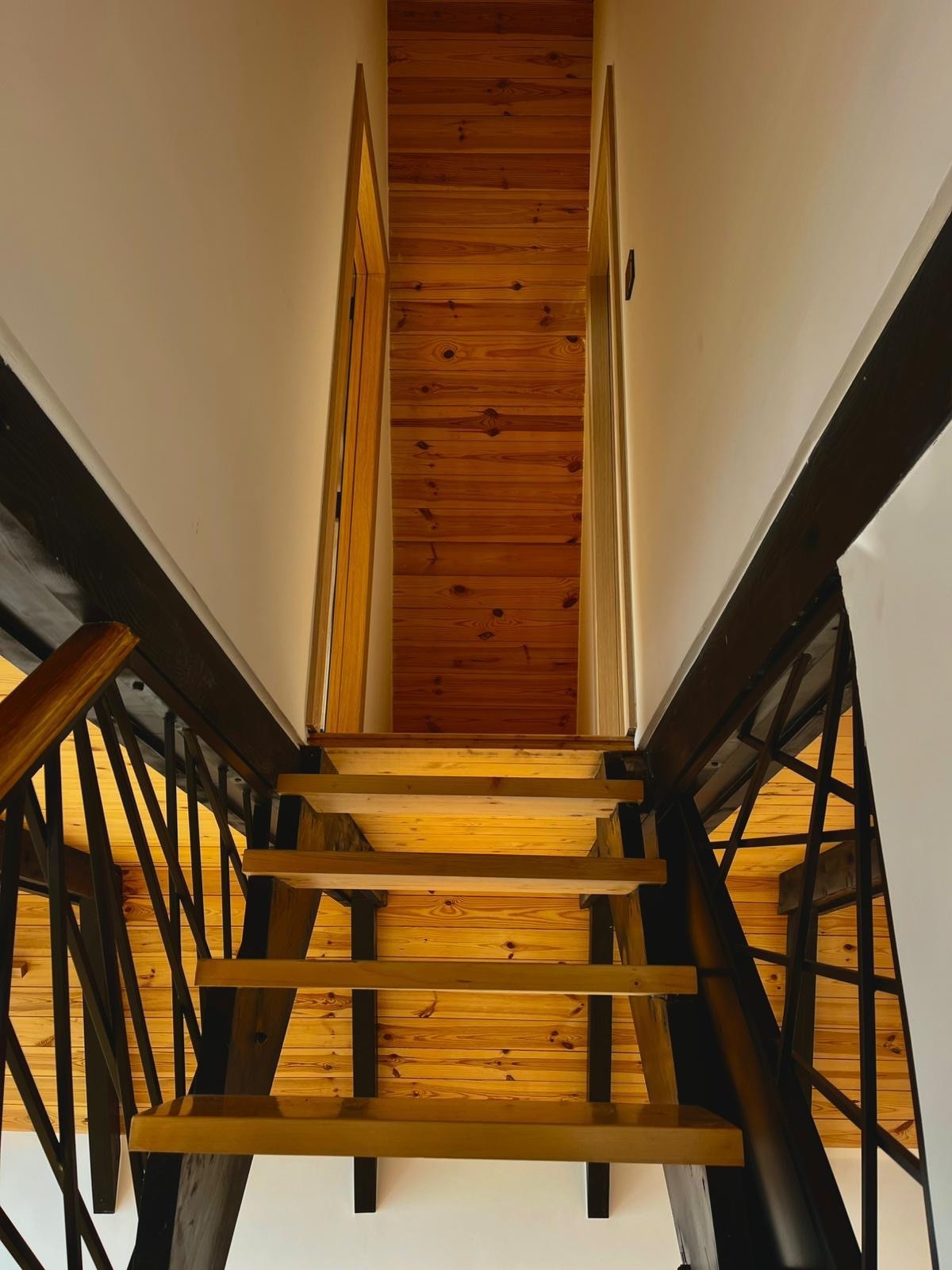 Na prodaju 2 A-Frame kuce sa bazenima