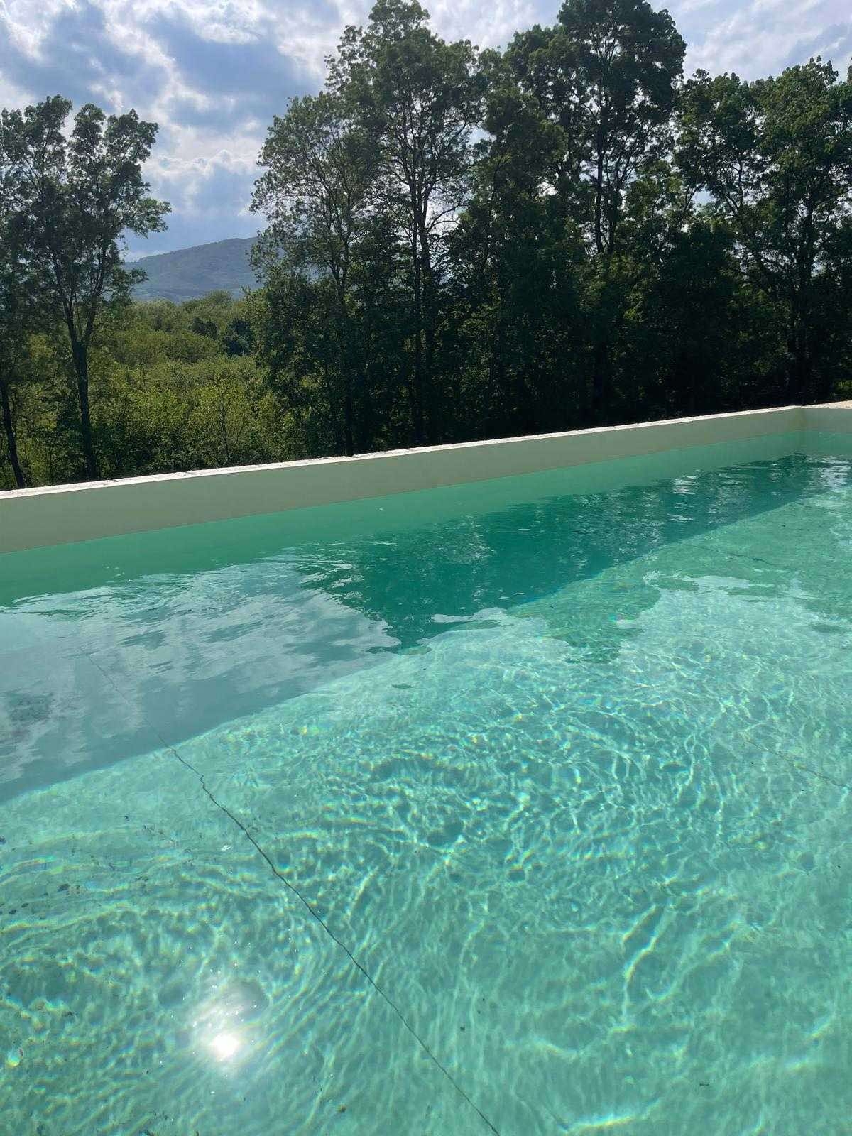 Na prodaju 2 A-Frame kuce sa bazenima