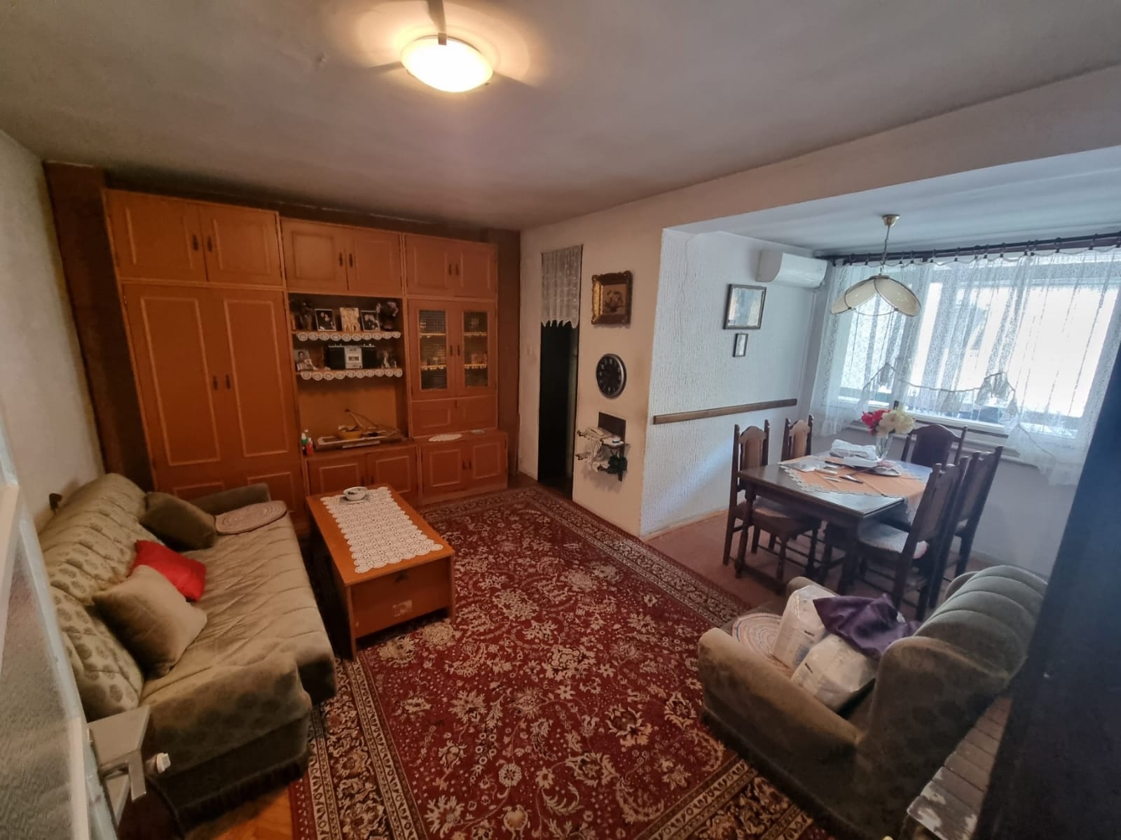 Kuca i pomocni objekti 220m2,plac 11ari