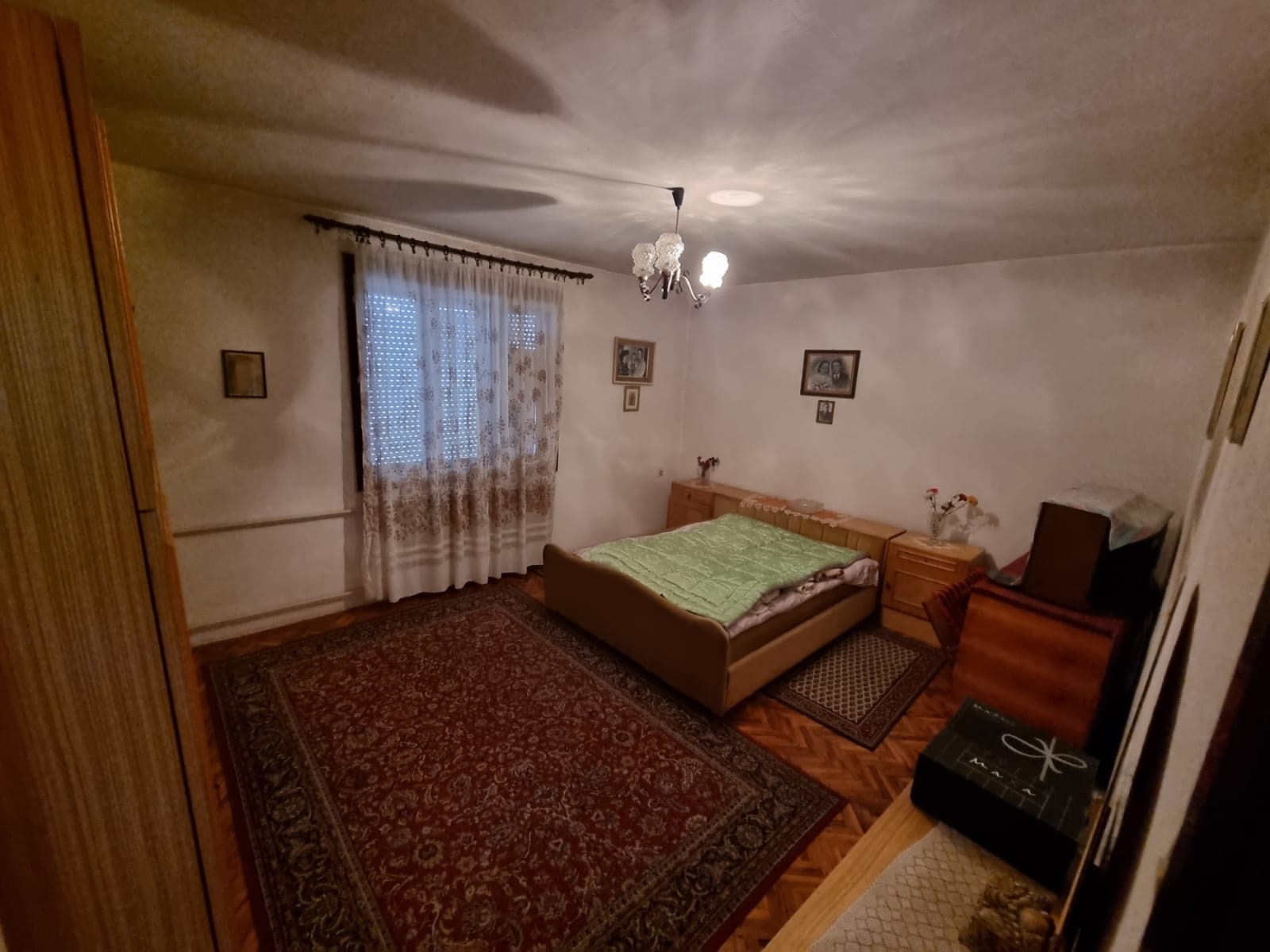 Kuca i pomocni objekti 220m2,plac 11ari