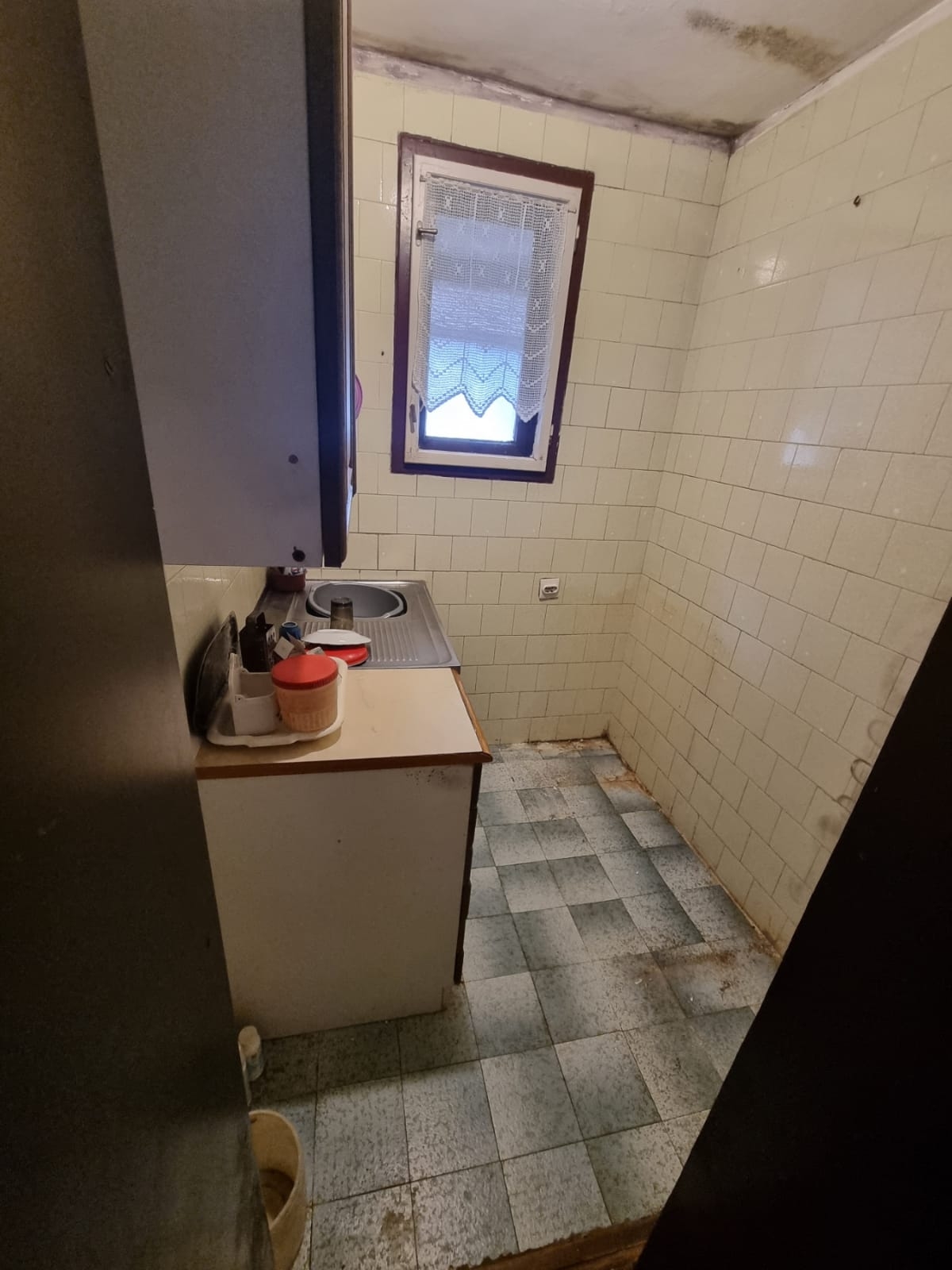 Kuca i pomocni objekti 220m2,plac 11ari