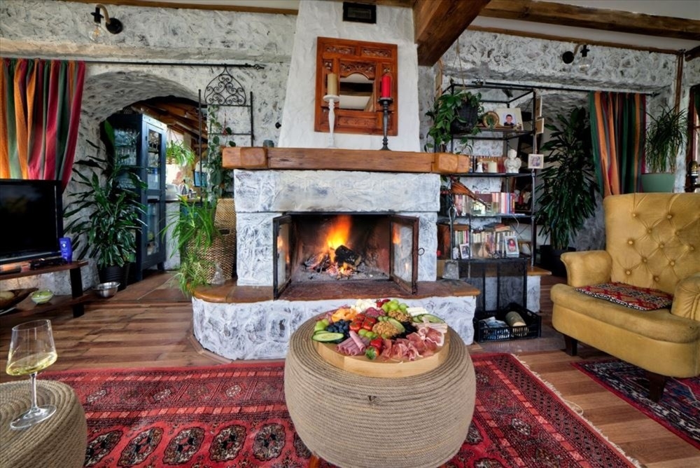 Etno selo na 2.2ha sa kucom,vajatima i bazenom