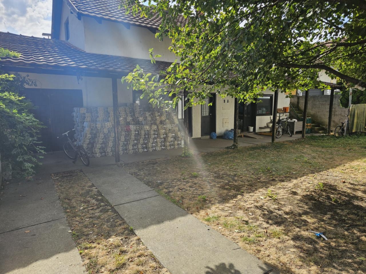 Kuca sa poslovnim objektom-Nova Pazova