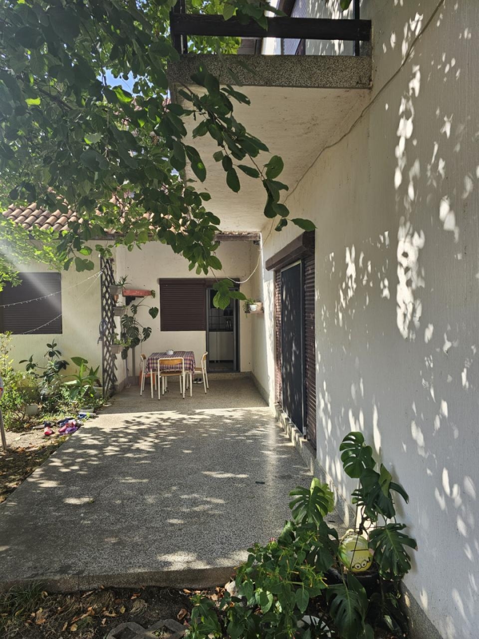 Kuca sa poslovnim objektom-Nova Pazova