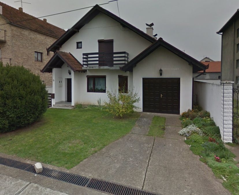 Kuca sa poslovnim objektom-Nova Pazova