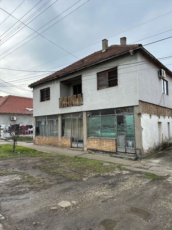 Kuca u samom centru Starih Banovaca