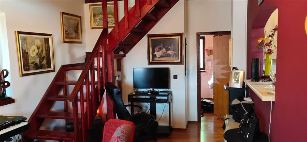 Centar Zemuna kuca sa dva stana-retko u ponudi