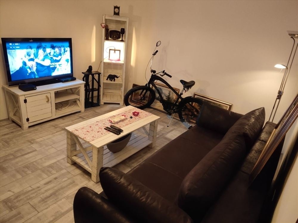 Centar Zemuna kuca sa dva stana-retko u ponudi