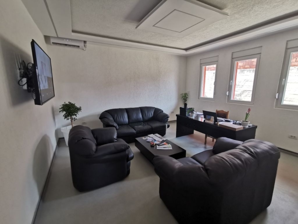 Poslovni prostor u Pojatu