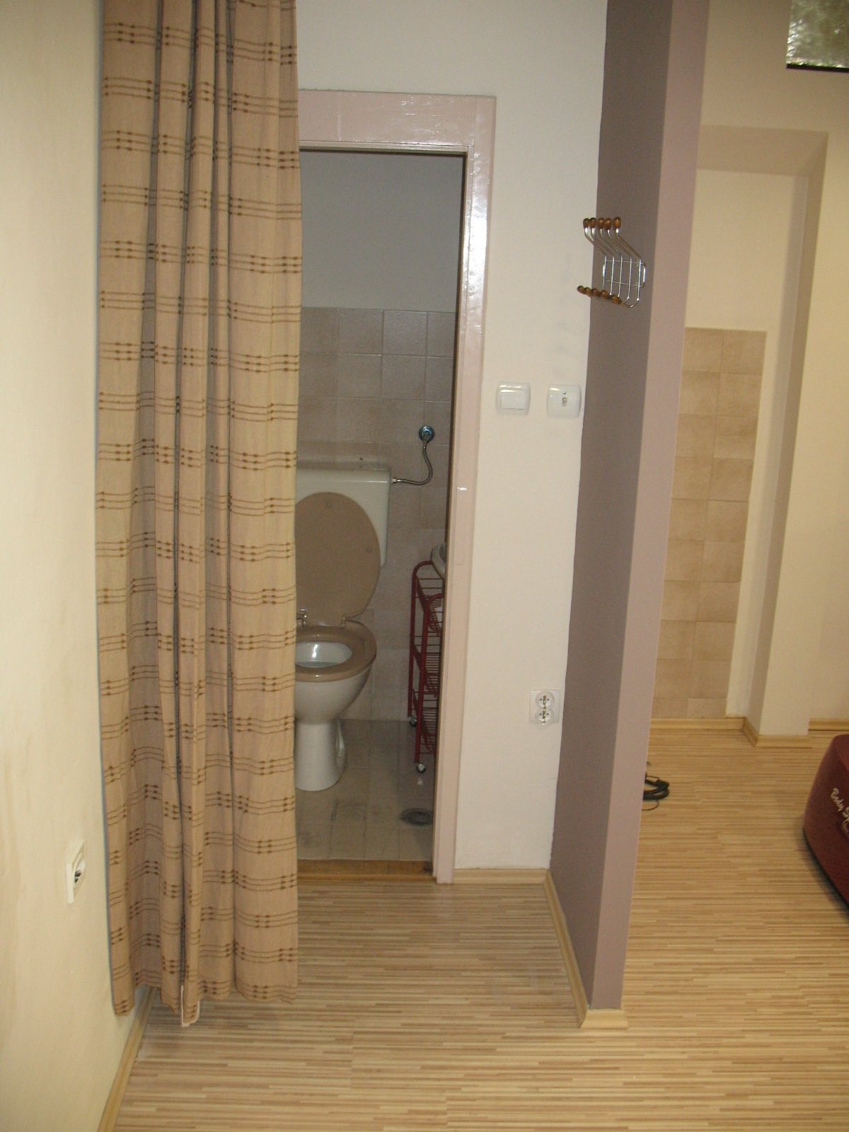 HITNA PRODAJA-uknjizen poslovni prostor 23m2+12m2