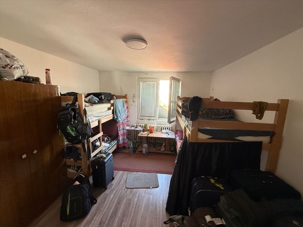 Prodajem kucu-smeštaj za radnike-Vojka