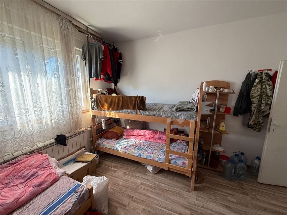 Prodajem kucu-smeštaj za radnike-Vojka