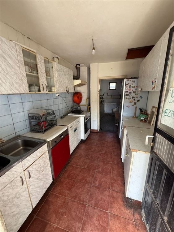 Prodajem kucu-smeštaj za radnike-Vojka