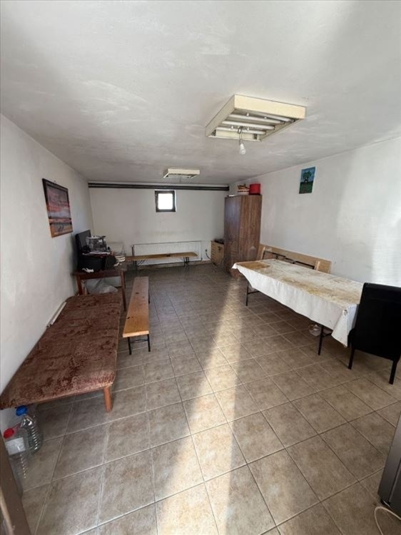 Prodajem kucu-smeštaj za radnike-Vojka