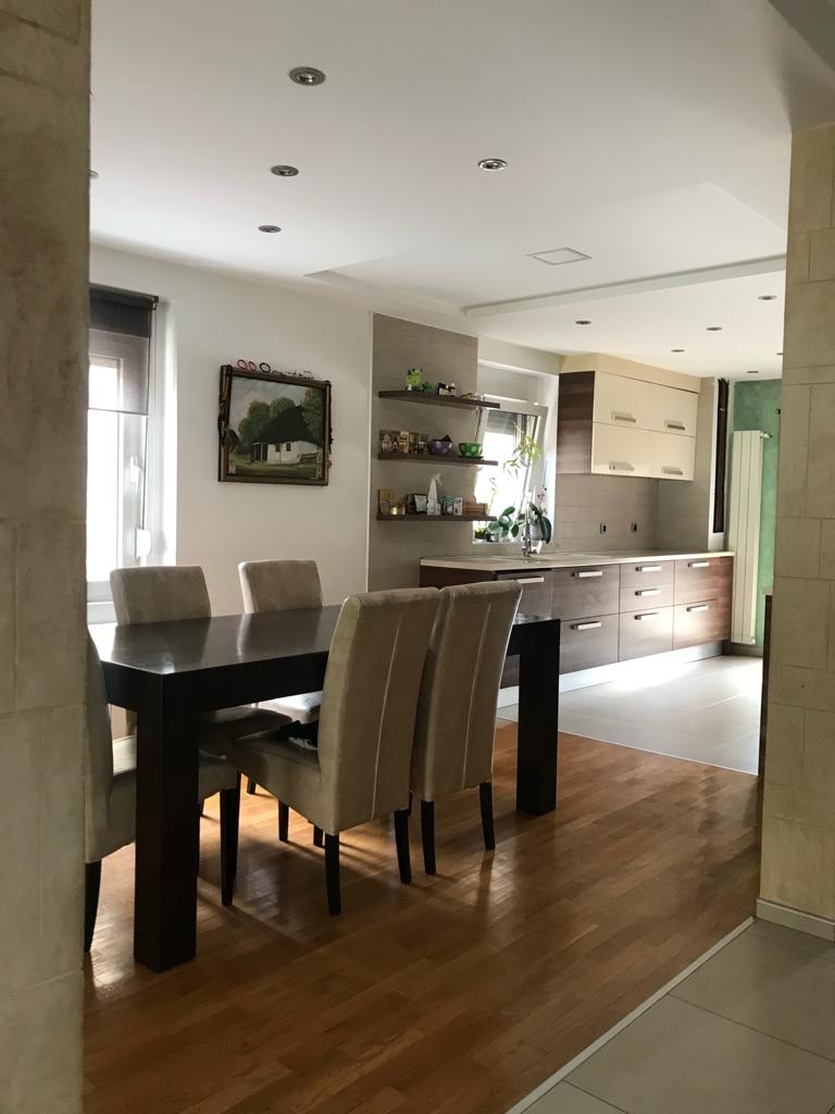 Izdaje se porodicna kuca u Zemunu