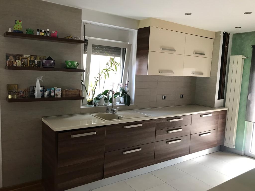 Izdaje se porodicna kuca u Zemunu