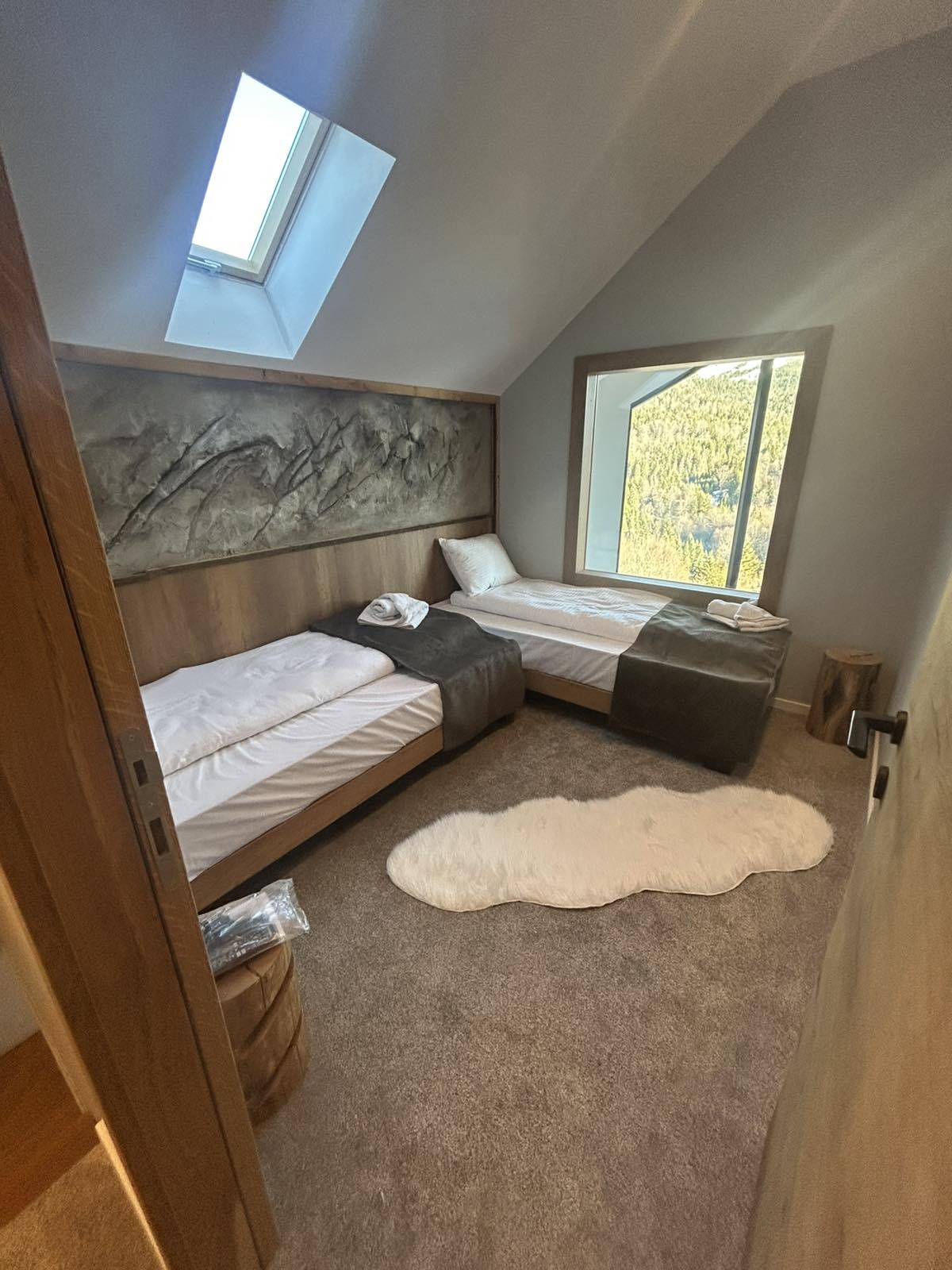 Prodajem kucu i apartman-kompleks Chalet