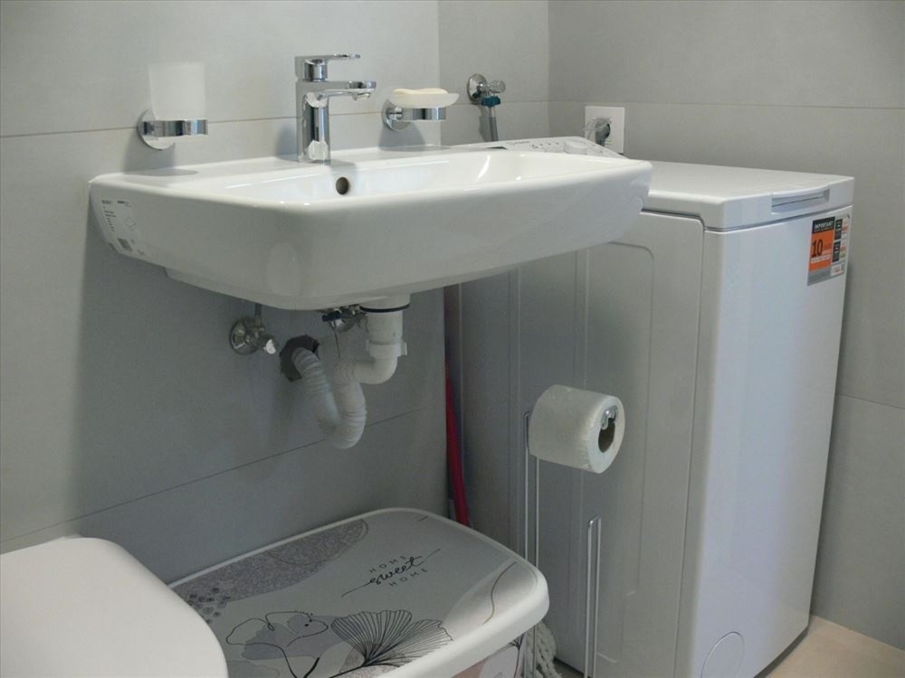 Izdajem nov dvosoban stan na Autokomandi