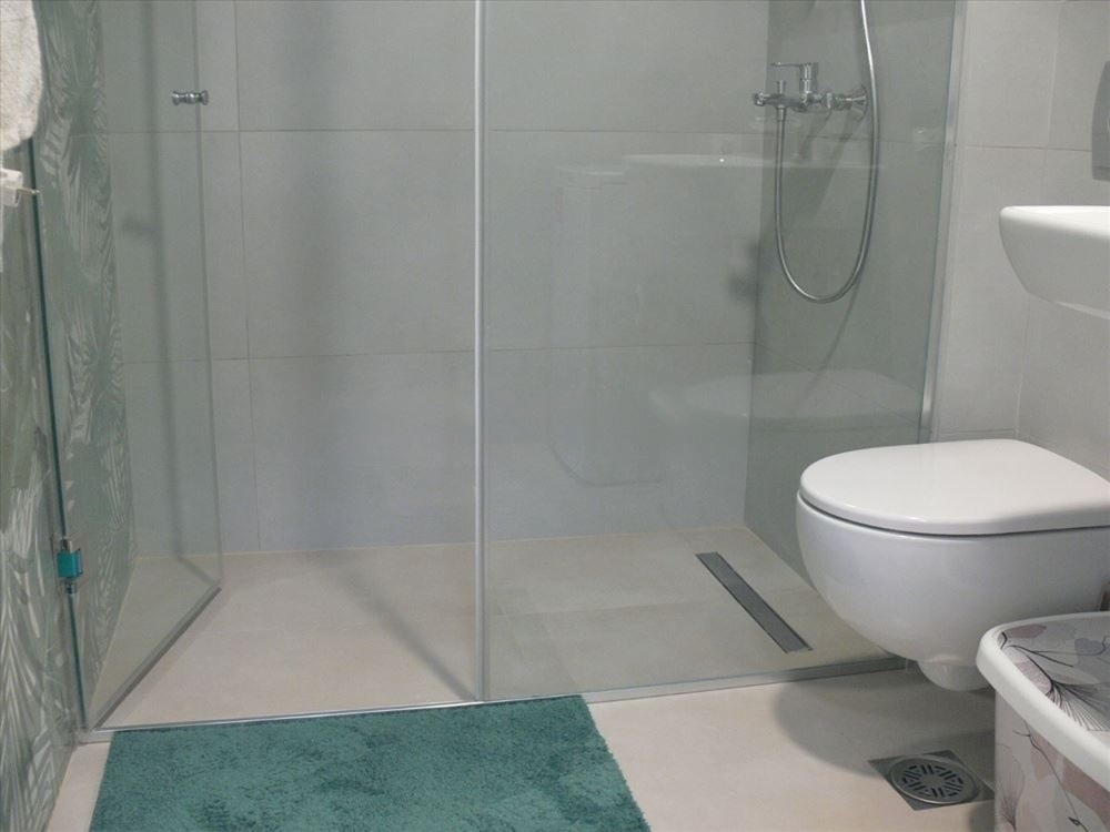 Izdajem nov dvosoban stan na Autokomandi