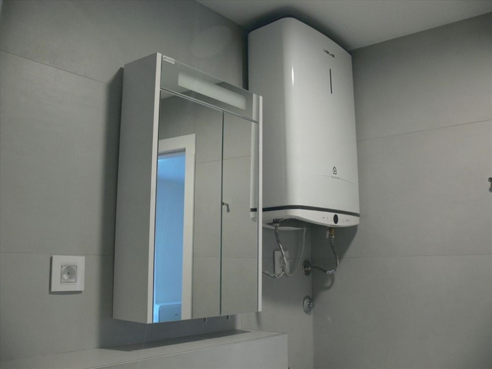 Izdajem nov dvosoban stan na Autokomandi