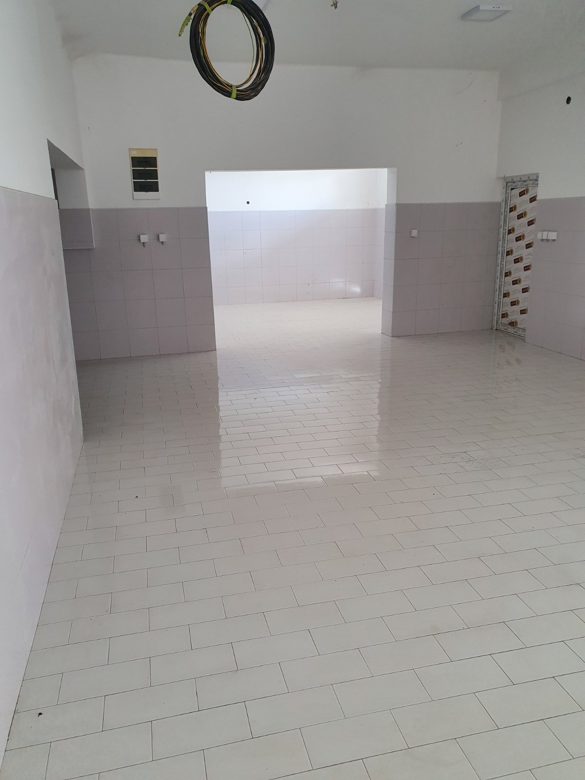 Izdajem ili prodajem poslovni prostor-Vodanj