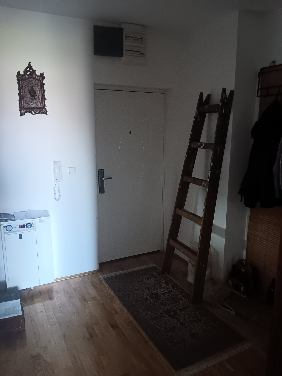 Prodajem dvosoban stan na Mirijevu