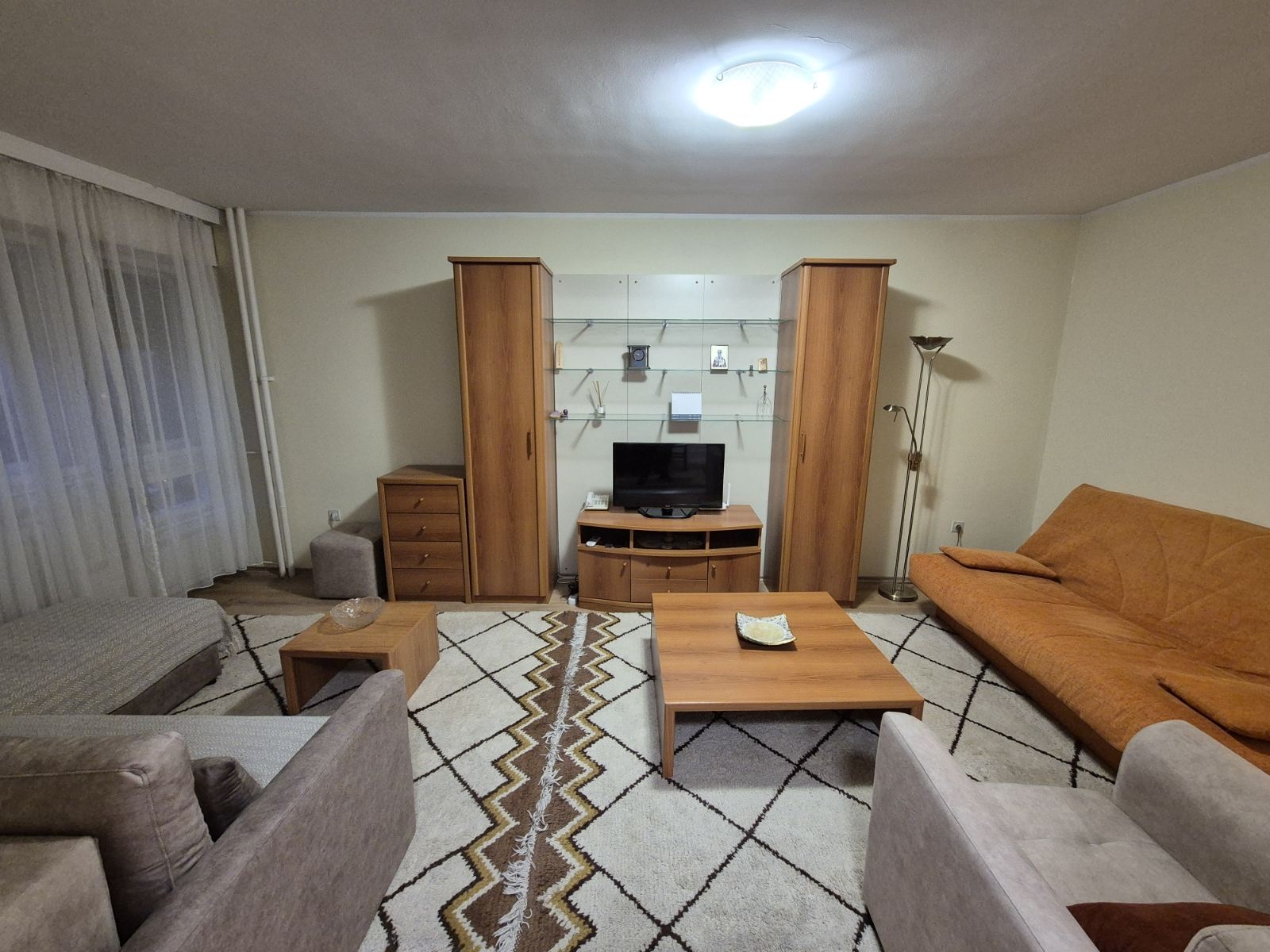 Povoljno izdajem komplerno namesten dvosoban stan