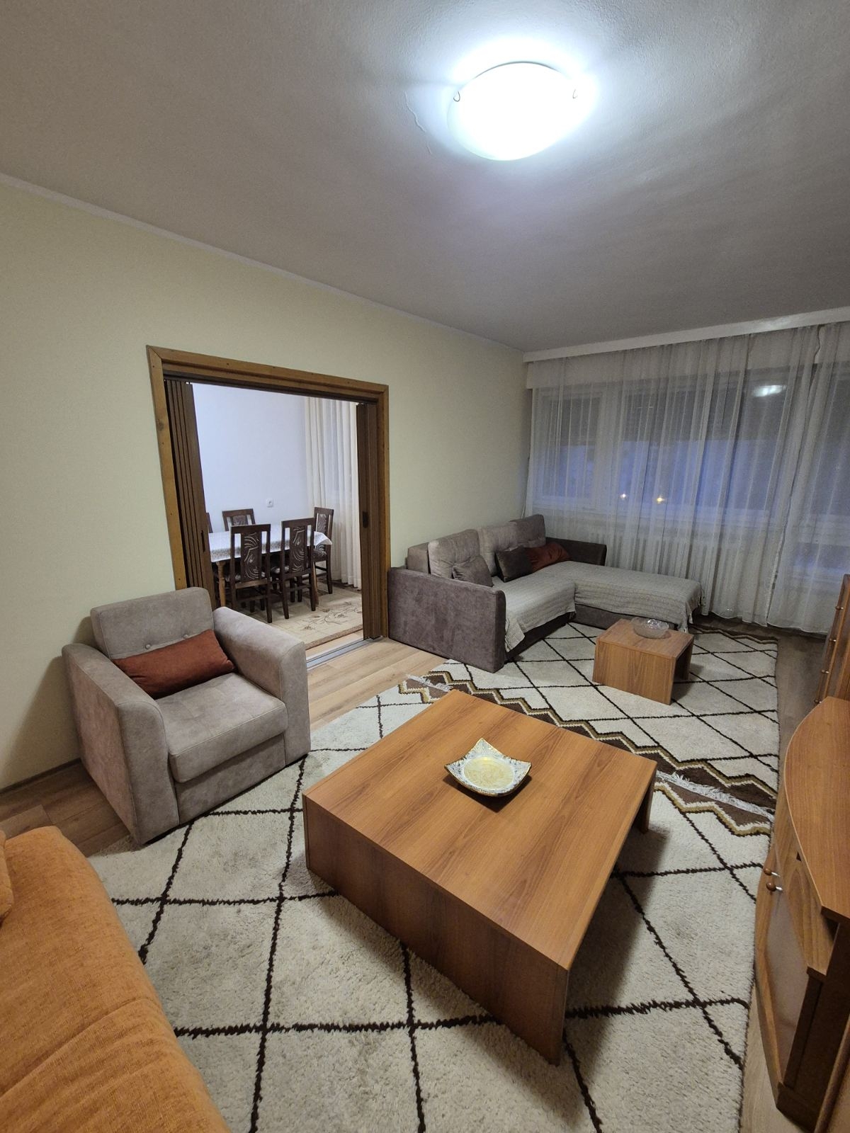 Povoljno izdajem komplerno namesten dvosoban stan