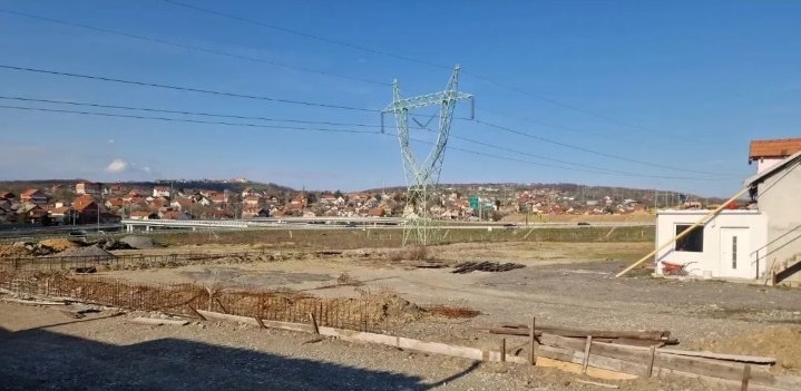 Izdaje se hala sa placem-Vozdovac,selo Rakovica