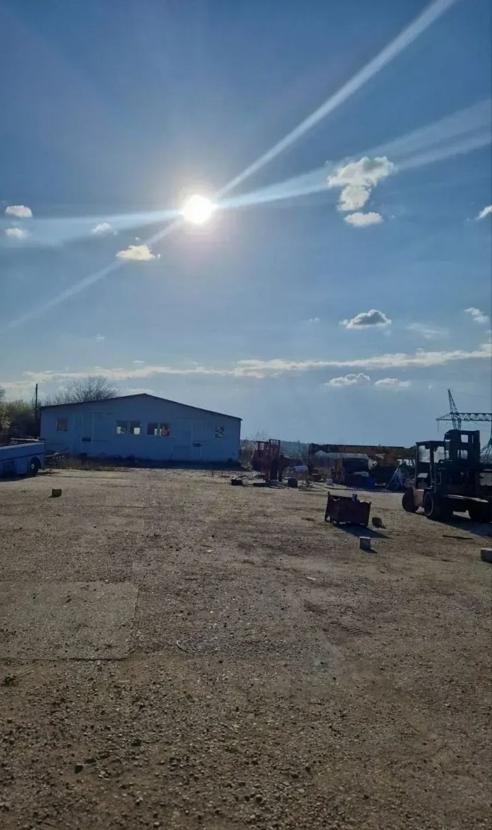 Izdaje se hala sa placem-Vozdovac,selo Rakovica