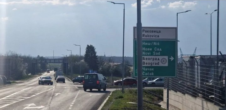 Izdaje se hala sa placem-Vozdovac,selo Rakovica
