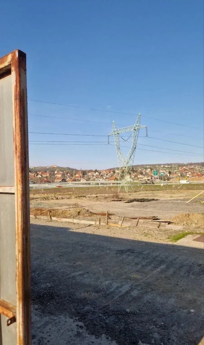 Izdaje se hala sa placem-Vozdovac,selo Rakovica