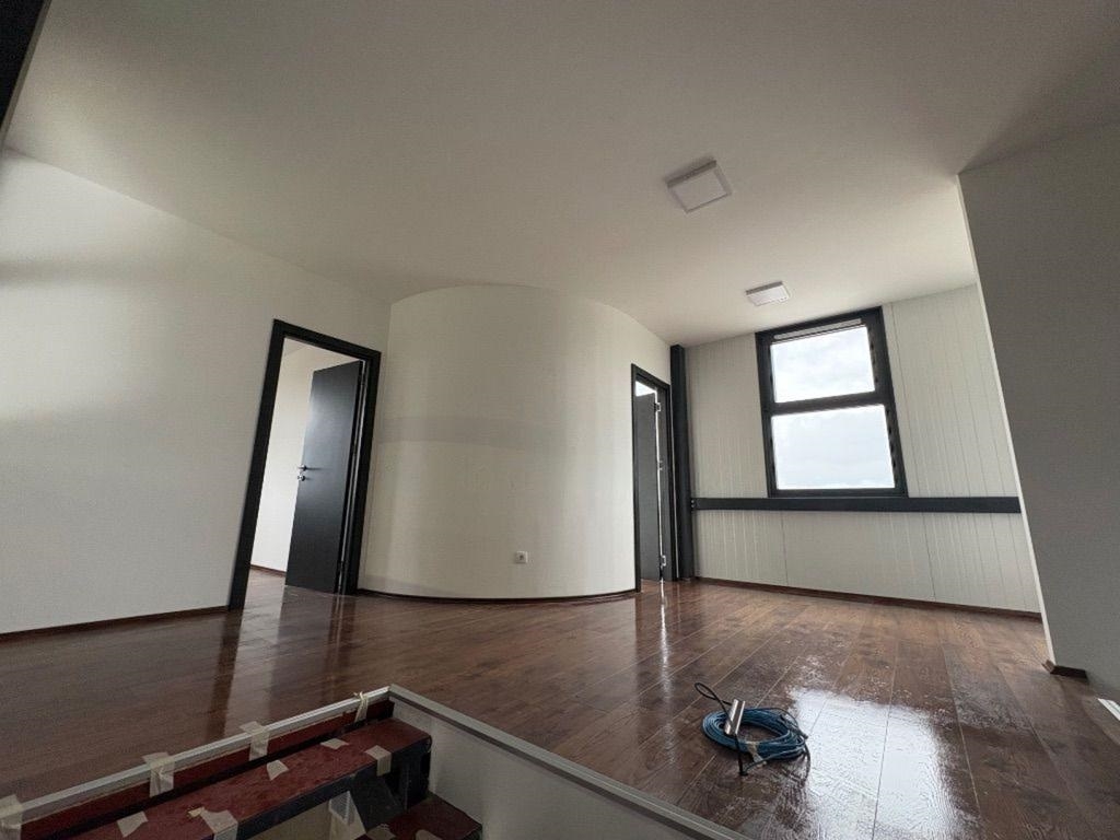 Hala poslovni prostor 650m2+470m2