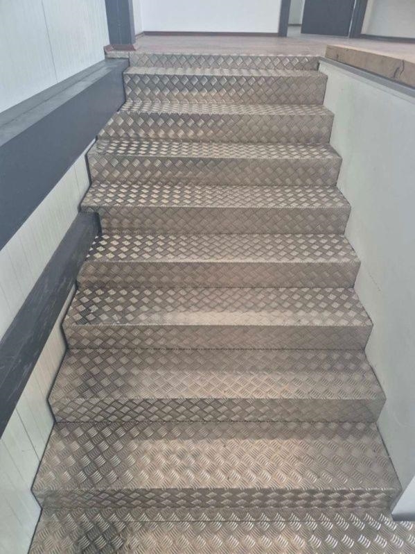 Hala poslovni prostor 650m2+470m2