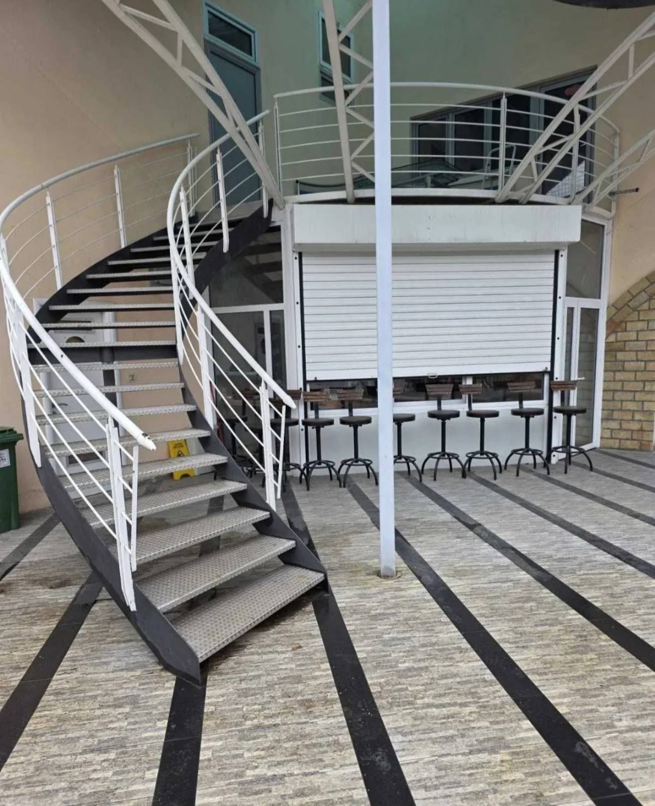 Komercijalni prostor za izdavanje 360m2 i 160m2