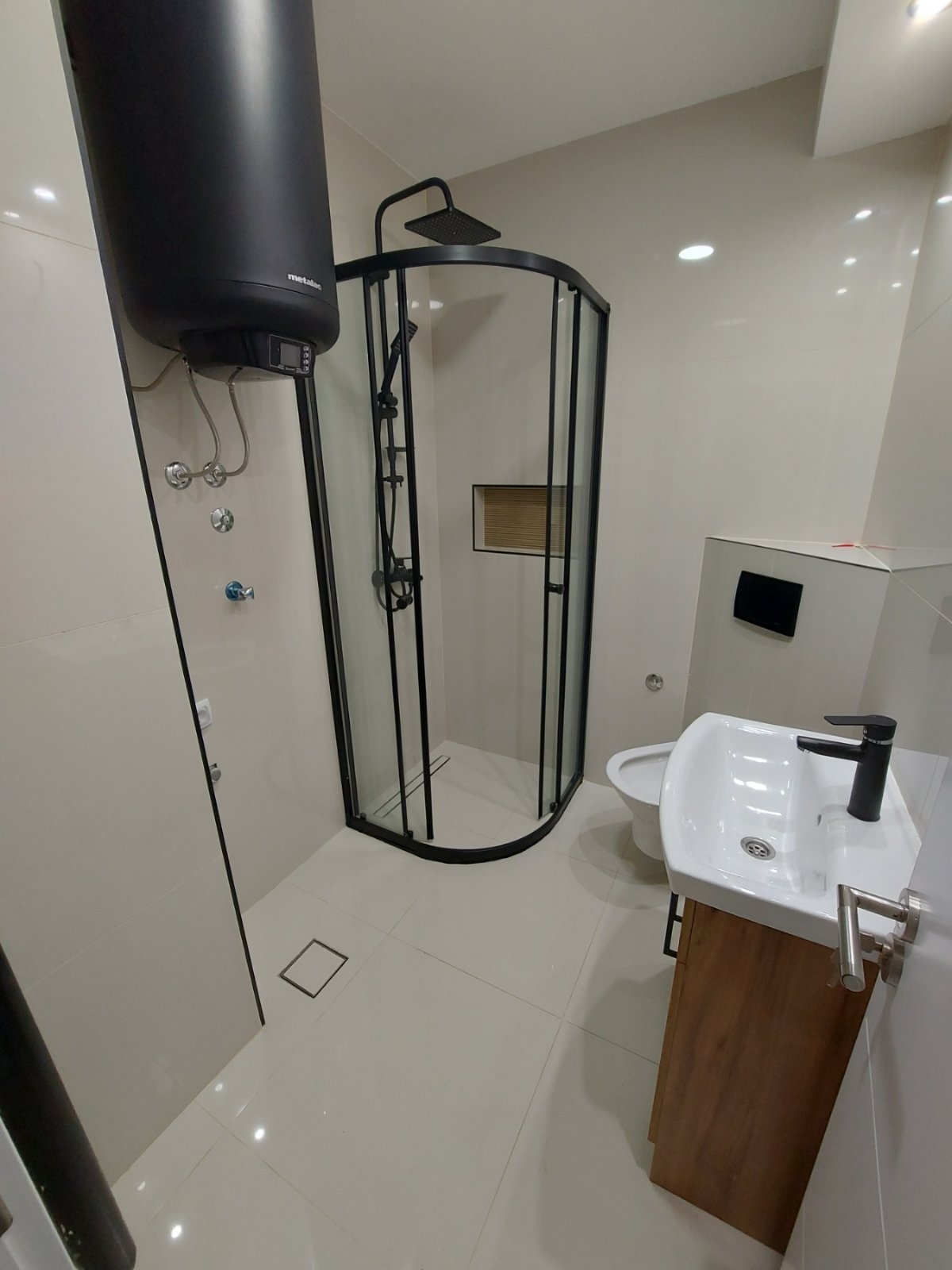 Prodajem dvoiposoban stan Novi Sad-Rotkvarija