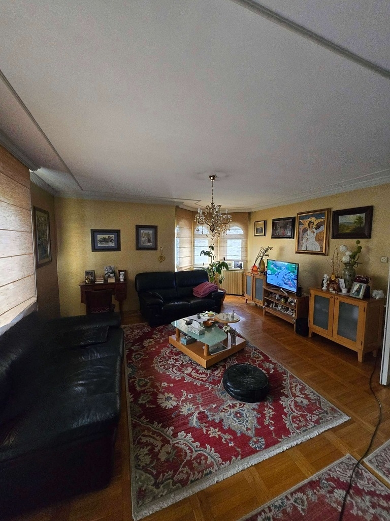 Retka prilika-prodaja kuce u Novom Sadu